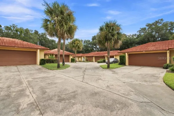 5023 JAMAICA CIR 6