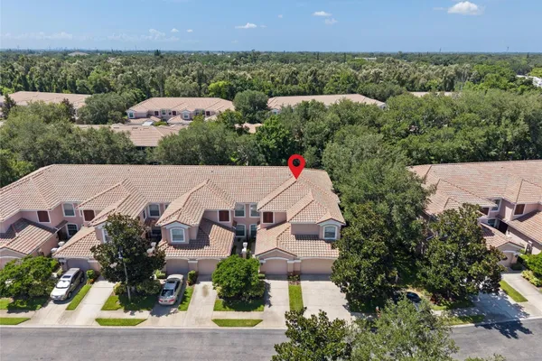 2061 CARRIAGE LN 104