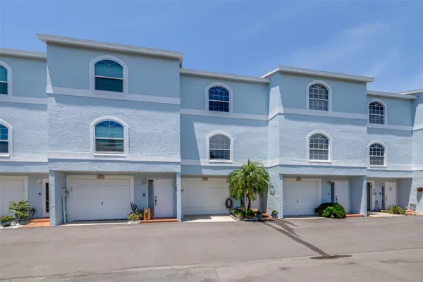 751 PINELLAS BAYWAY S 208