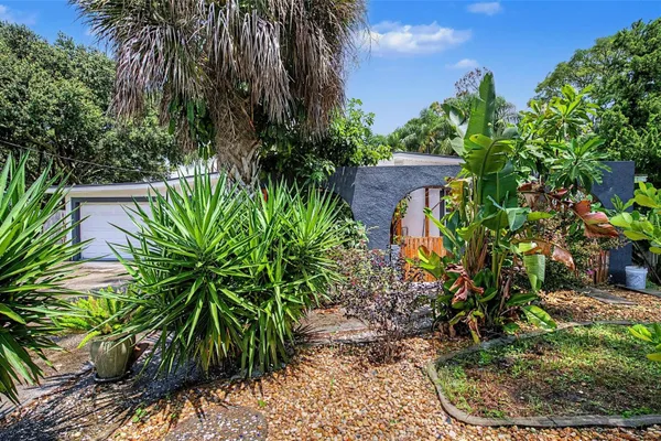 2767 BELLE HAVEN DR