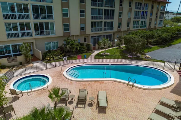 105 ISLAND WAY 138