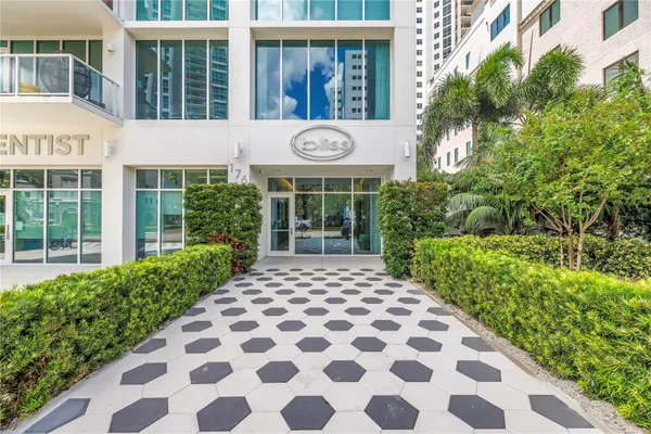 176 4TH AVE 1101