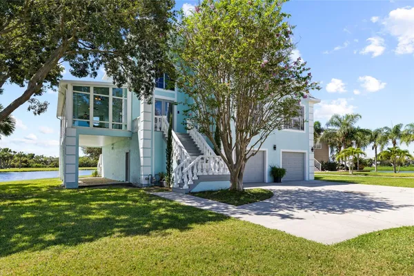 2106 PELICAN CT