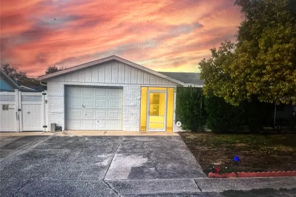 6211 MORAY AVE