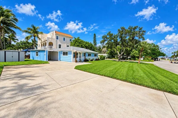3982 POINSETTIA DR