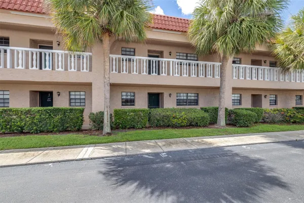 1750 BELLEAIR FOREST DR A8