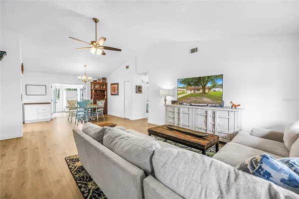 2914 DELROSE DR