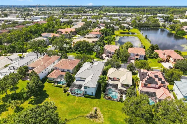 2707 LAKEBREEZE LN
