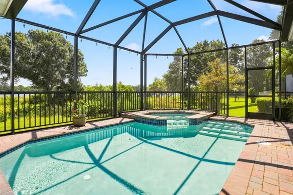 2707 LAKEBREEZE LN