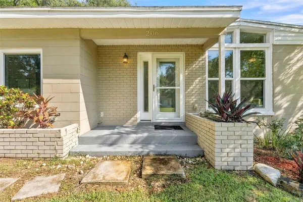 206 LINDA AVE