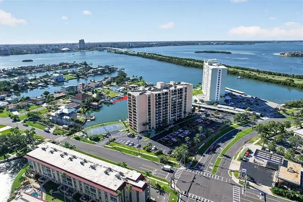 51 ISLAND WAY 1100