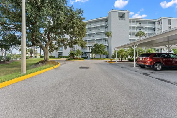 610 ISLAND WAY 408
