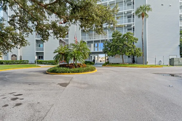 610 ISLAND WAY 408