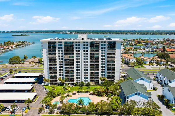 400 ISLAND WAY 701
