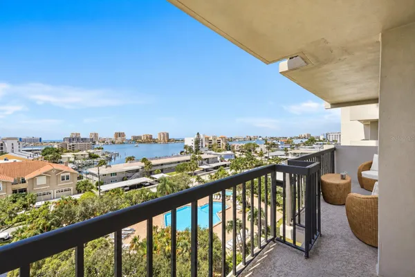 400 ISLAND WAY 701