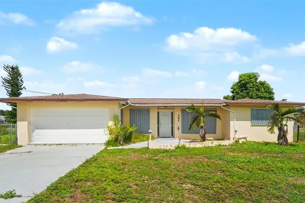 562 E TARPON BLVD