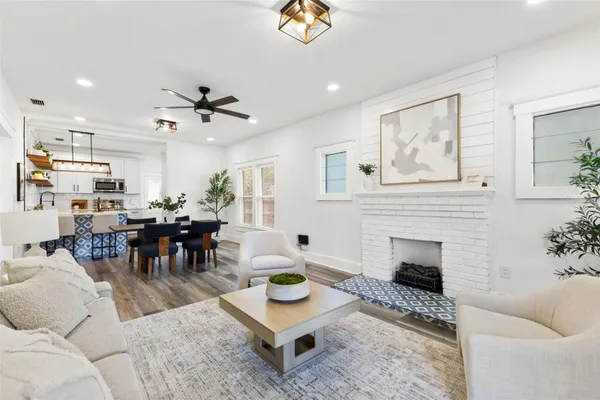 303 W CURTIS ST