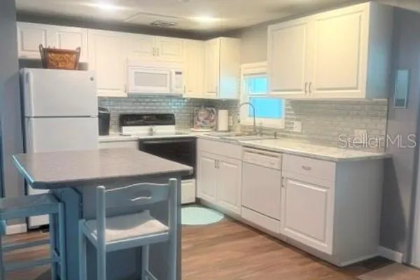 10548 PALM DR 5