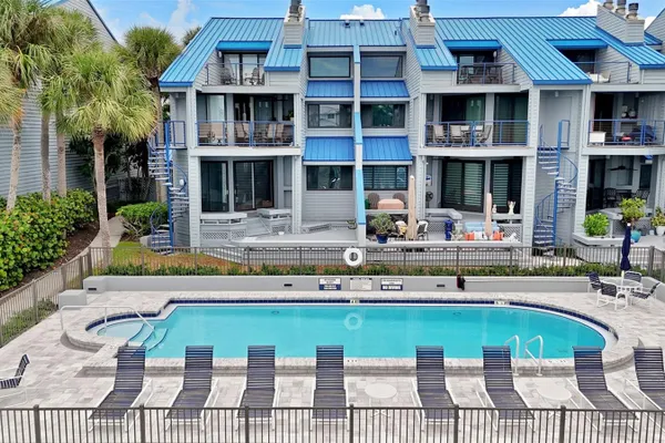 910 PINELLAS BAYWAY 107