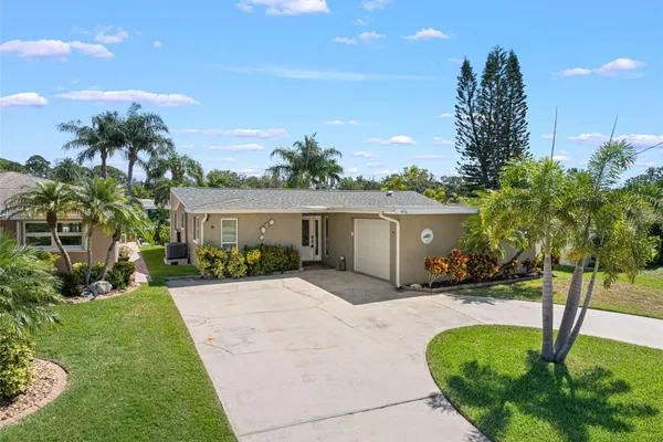 4916 POMPANO DR