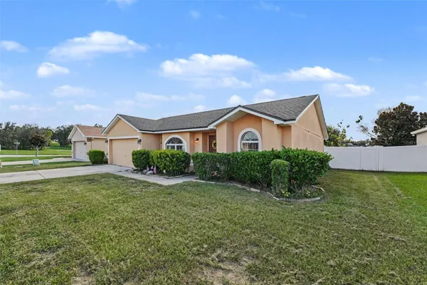 2225 BLUEBIRD AVE