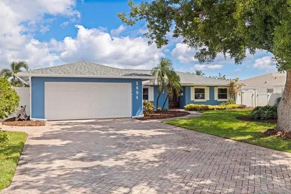 1894 TANGLEWOOD DR