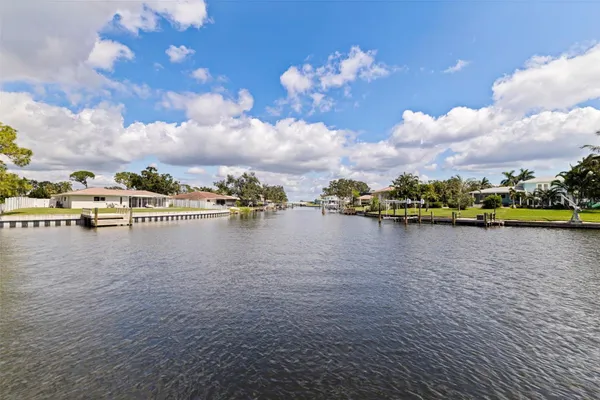 1894 TANGLEWOOD DR
