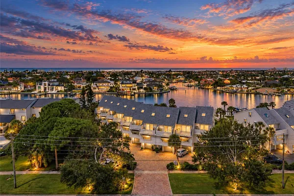 390 PINELLAS BAYWAY F