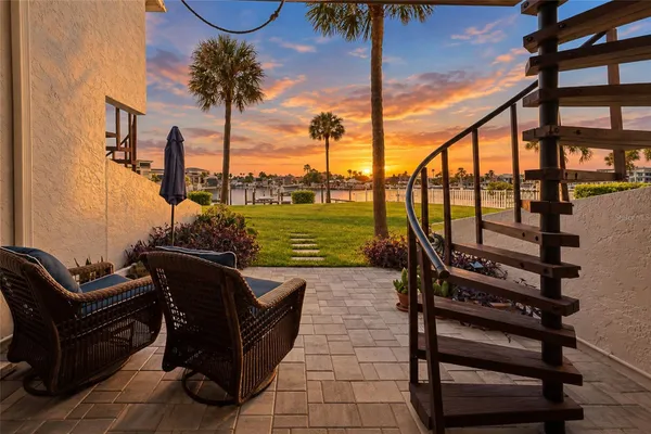 390 PINELLAS BAYWAY F