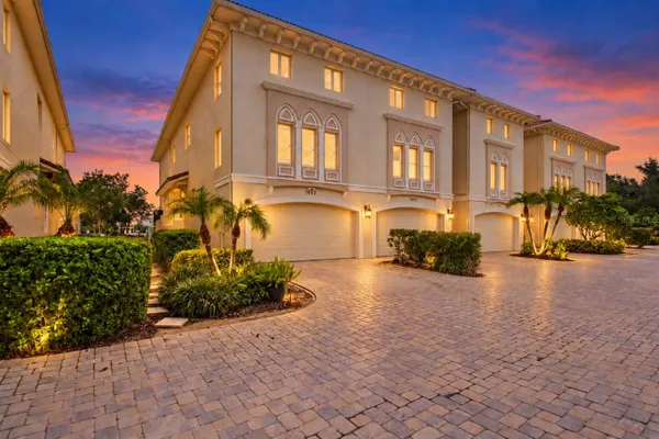 1022 PASEO DEL RIO NE 1022