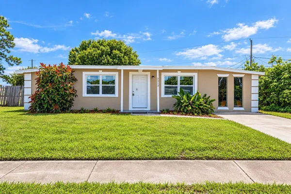 3312 PLUMMER CIR