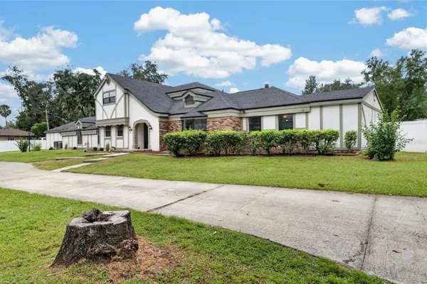 12603 LAKE HILLS DR