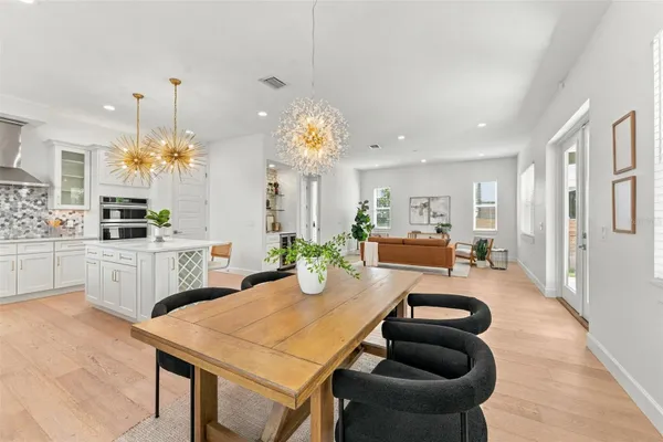 3310 W WYOMING CIR