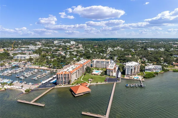 622 EDGEWATER DR 721