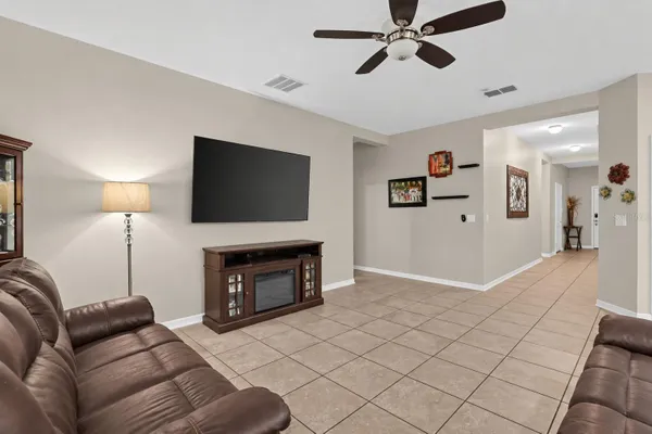 225 LAKESHORE DR
