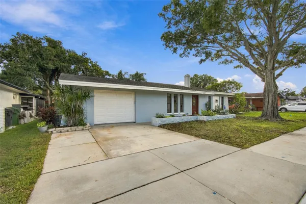 1813 DRIFTWOOD CIR