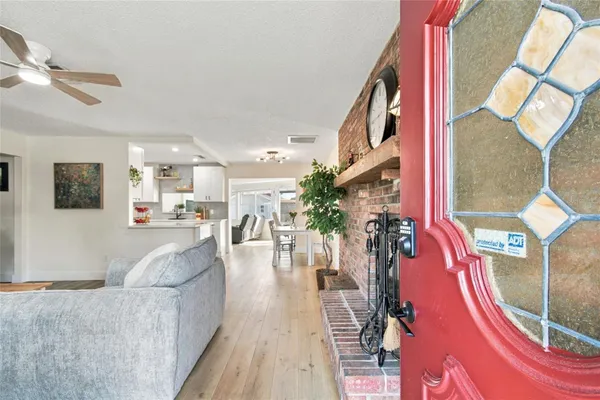 1813 DRIFTWOOD CIR