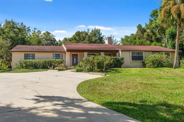 8943 SILVER LAKE DR