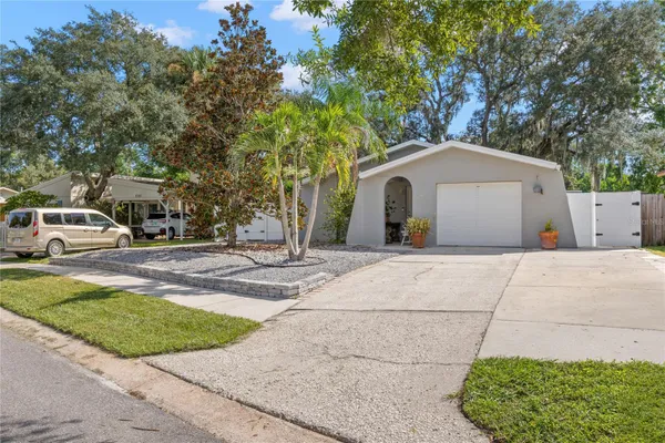 630 6TH AVE