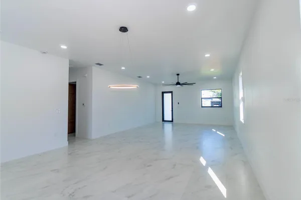 7206 N GRADY AVE