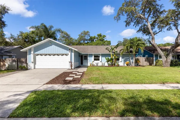 724 GLENGARY LN