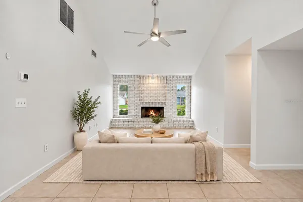 2700 RAINTREE LAKE CIR