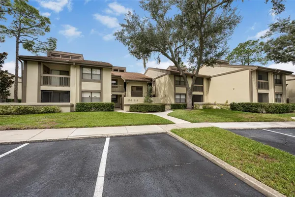 210 WOODLAKE WYNDE