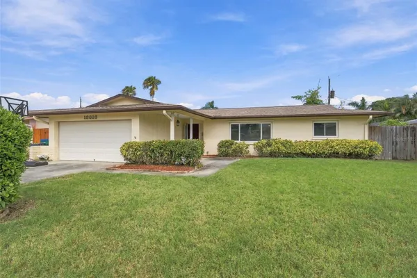 13823 WILDWOOD DR