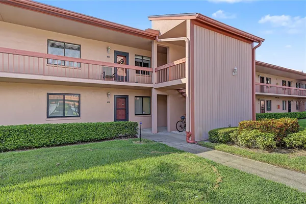 110 LAKESIDE CT 110