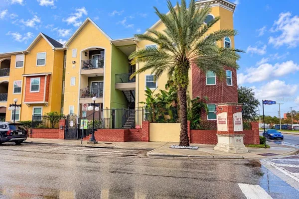 1910 E PALM AVE 8106