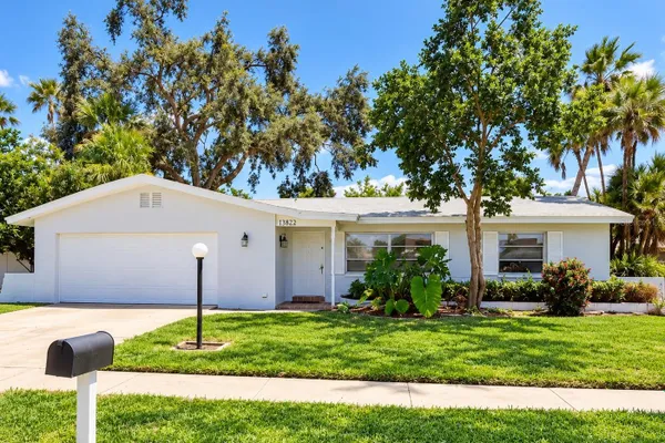 13822 BREWSTER DR