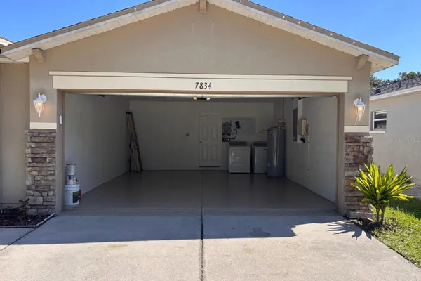 7834 CARRIAGE POINTE DR