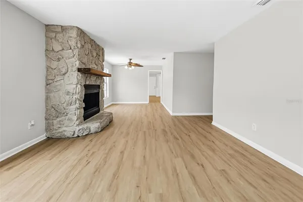 1322 GLENGREEN LN
