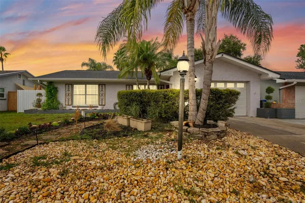 1704 HIBISCUS CIR